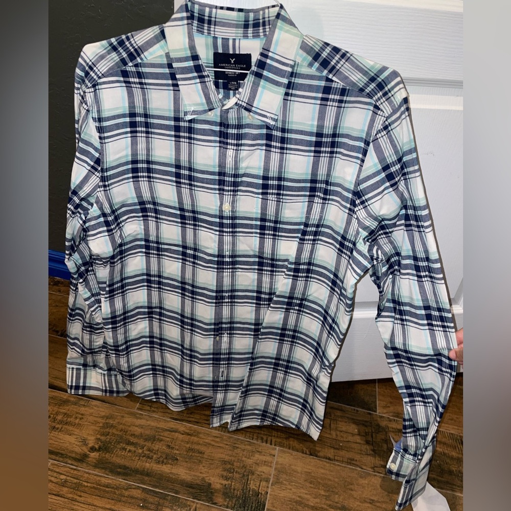 💫Size Large American Eagle outfitters Seriously Soft casual fit plaid button up